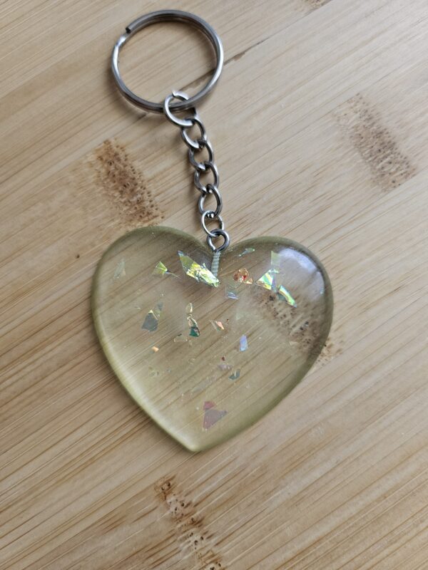 Porte clé coeur verte transparent paillette holographique en résine epoxy