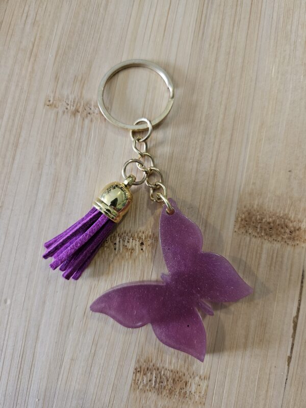 Porte clé papillon violet en résine epoxy