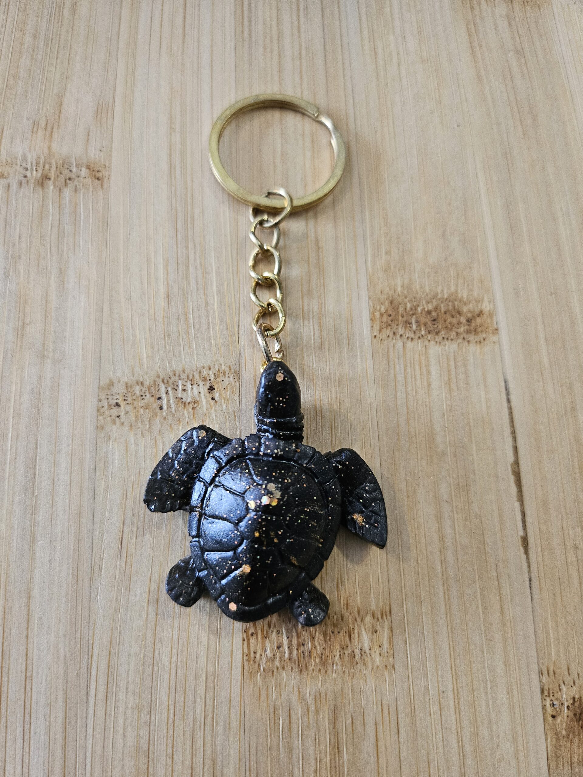 Porte clé tortue noire en résine epoxy