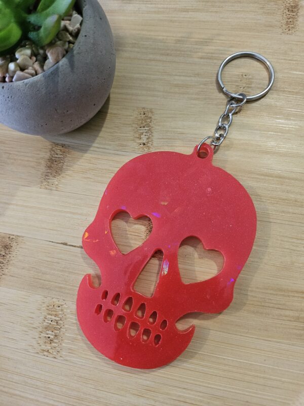 Porte clé skull holographique rouge en résine epoxy