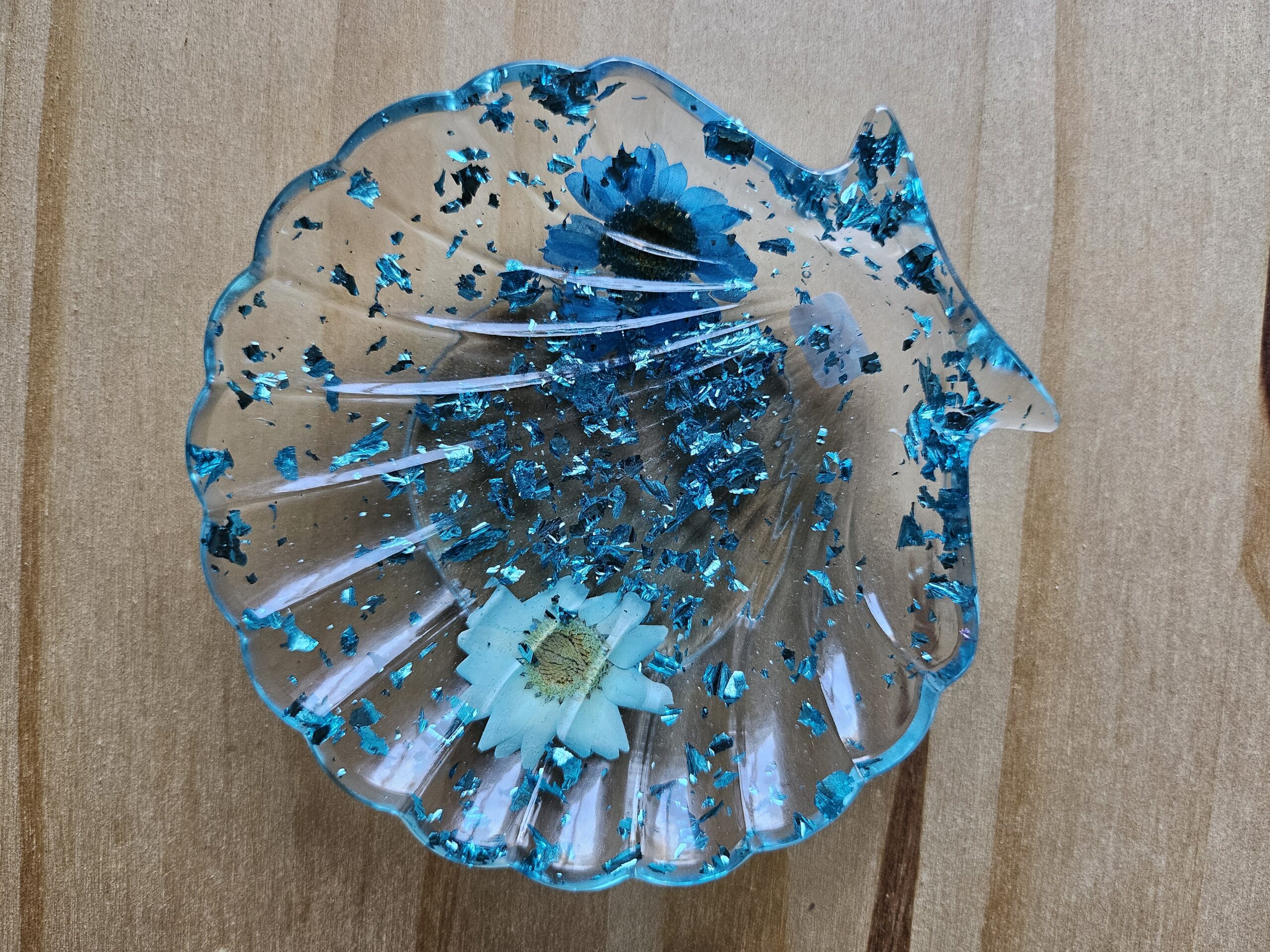 vide poche coquillage fleur bleue en résine epoxy