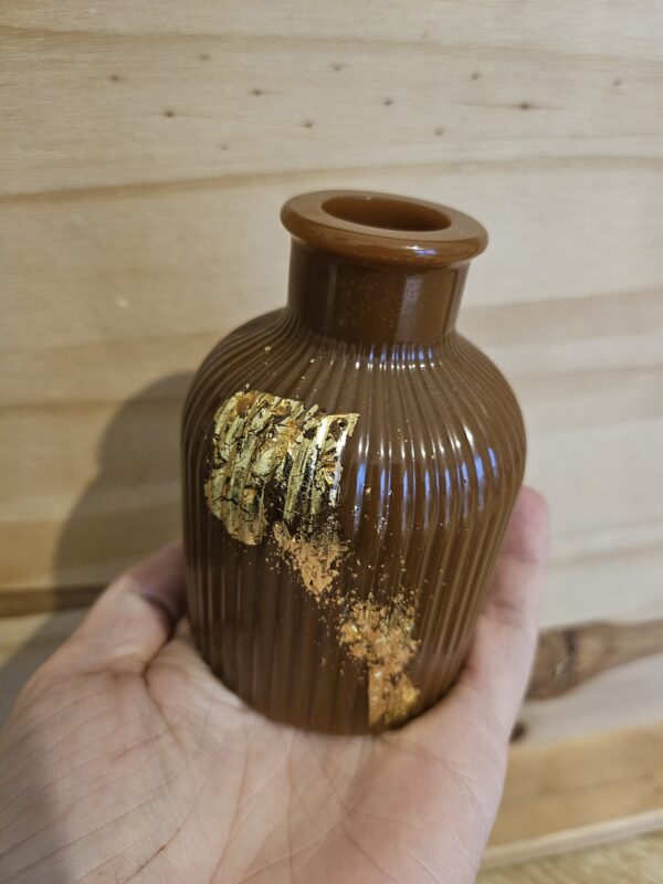 Vase marron feuille dorée en résine epoxy