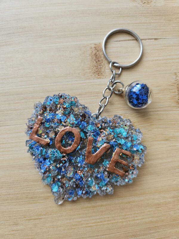 Porte clé coeur love détail rose paillette marron bleue turquoise et cuivrée en résine epoxy