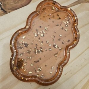 plateau nuage marron feuille dorée en résine epoxy